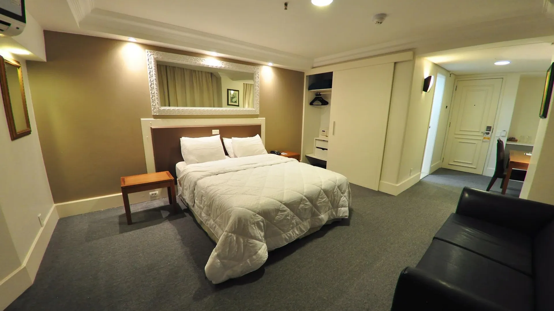 ホテル Continental Porto Alegre By Samba