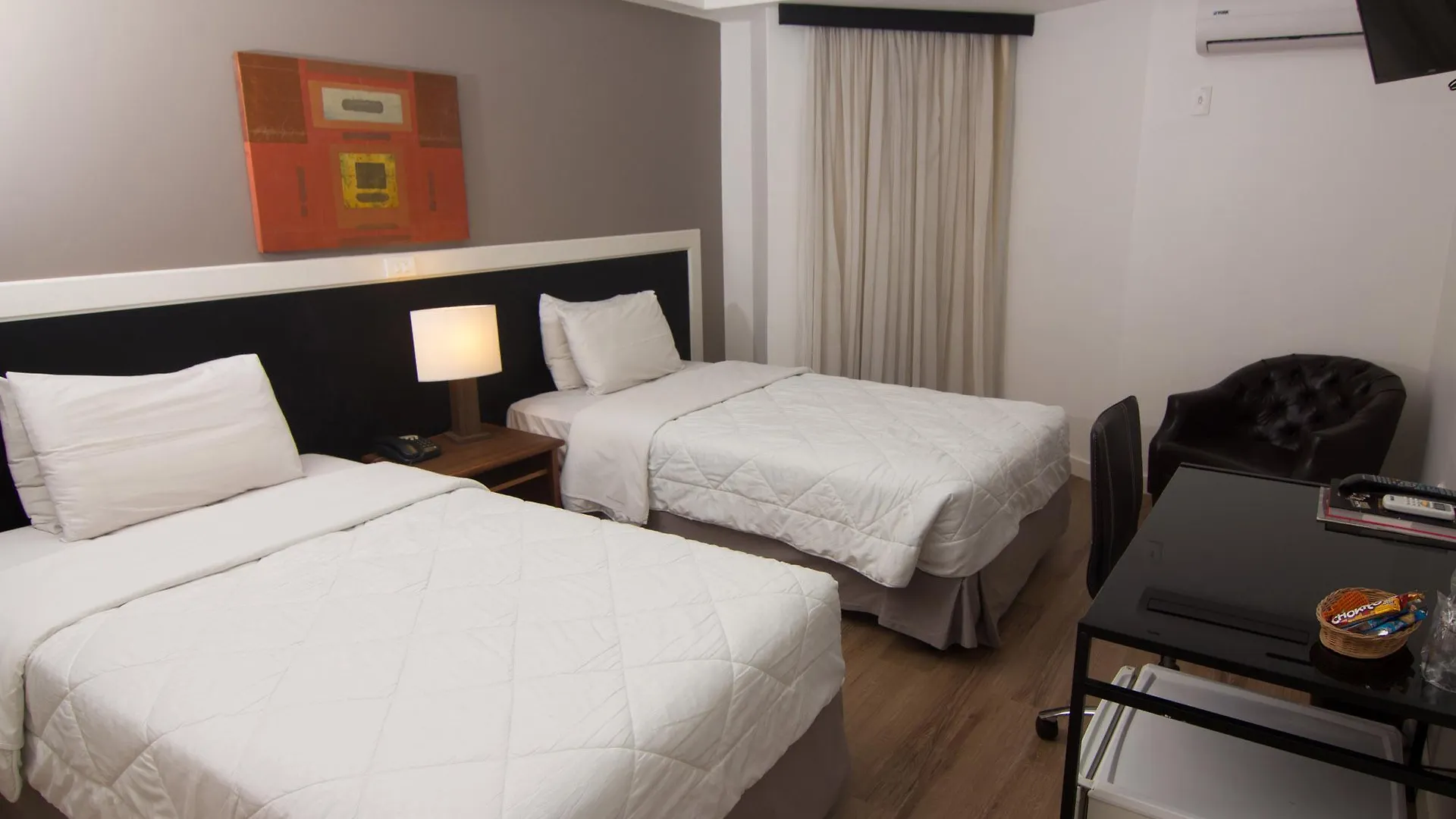 ホテル Continental Porto Alegre By Samba