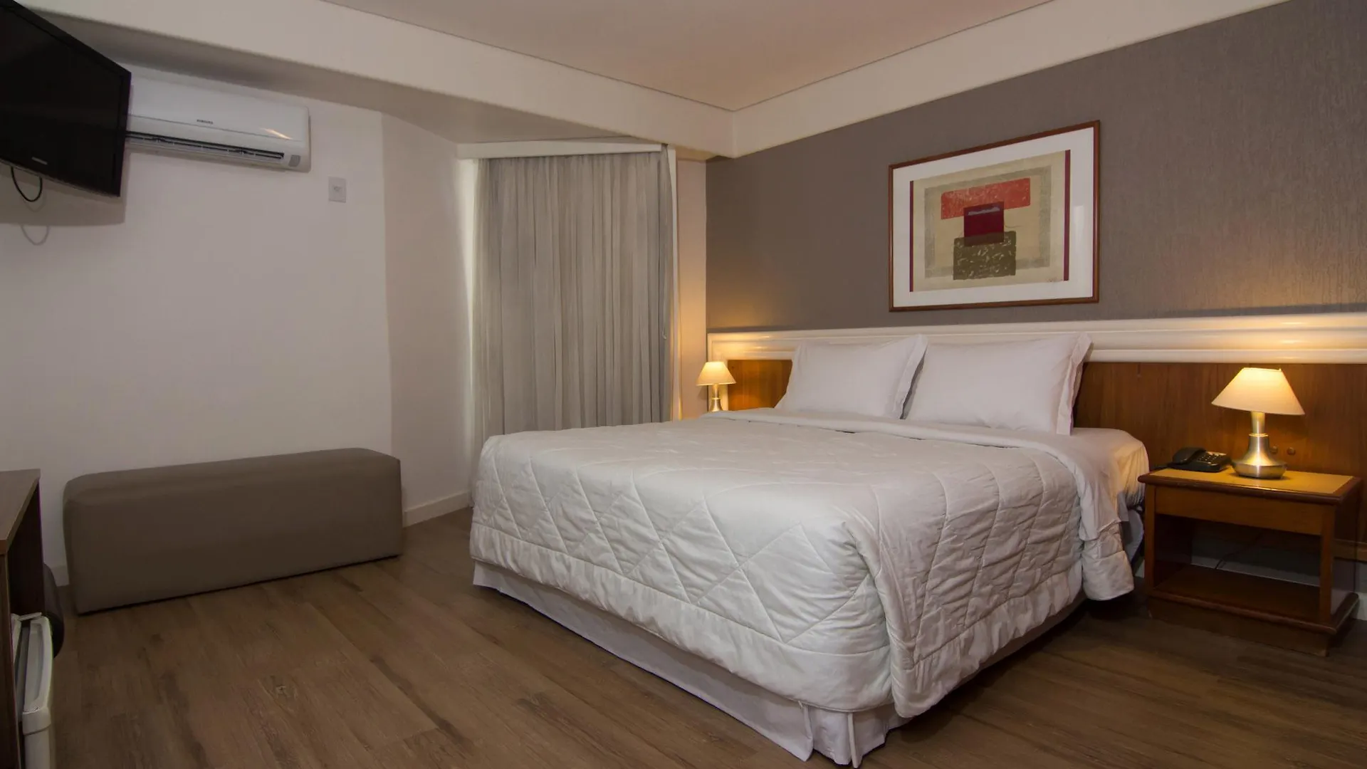 ホテル Continental Porto Alegre By Samba 4*,