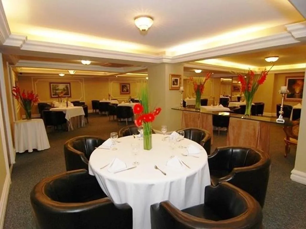ホテル Continental Porto Alegre By Samba 4*,